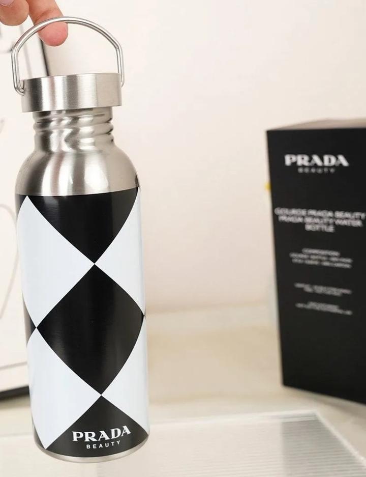 Бутылка Prada Beauty