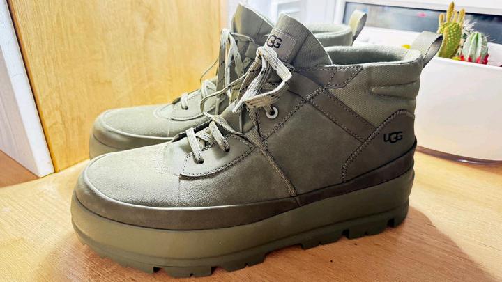 UGG