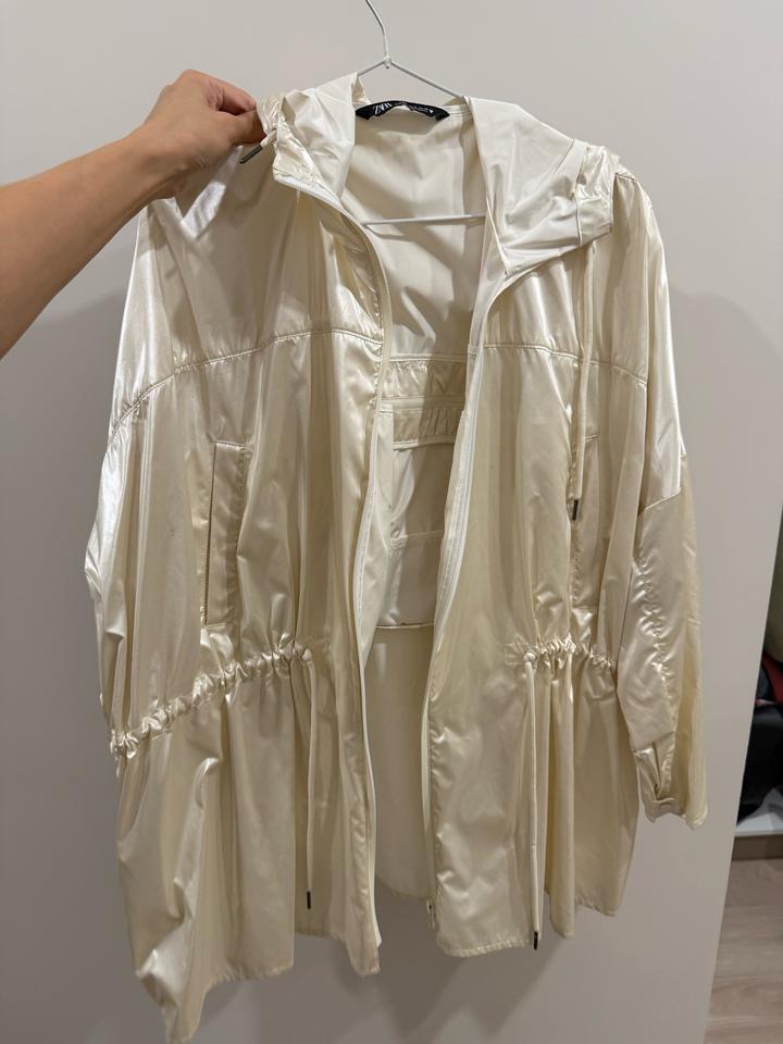 Жемчужная ветровка ZARA