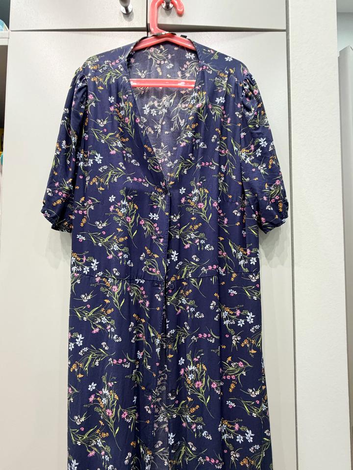 Платье UNIQLO с цветочным принтом