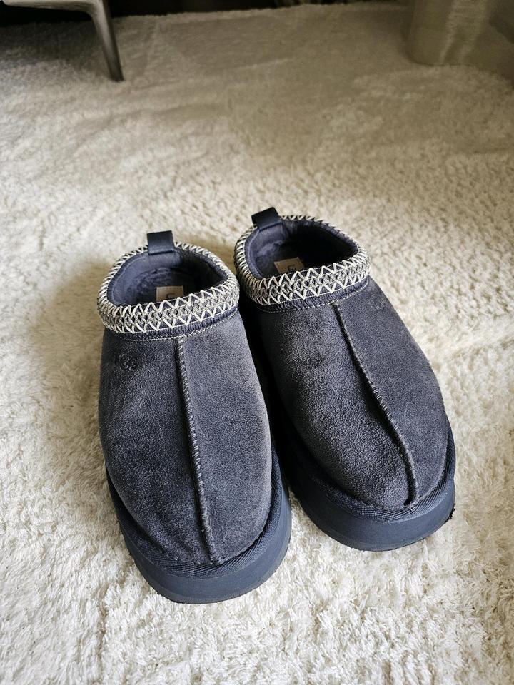 UGG