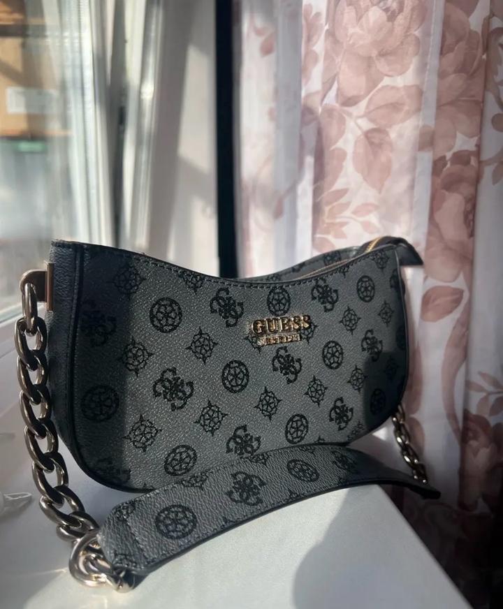 Сумка багет GUESS