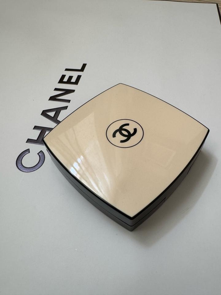 CHANEL Les Beiges Healthy Glow Sheer Powder