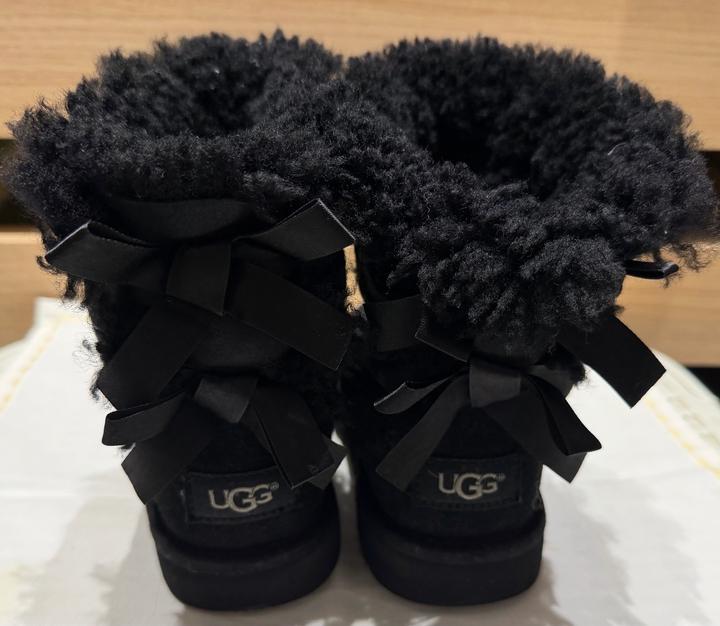 UGG