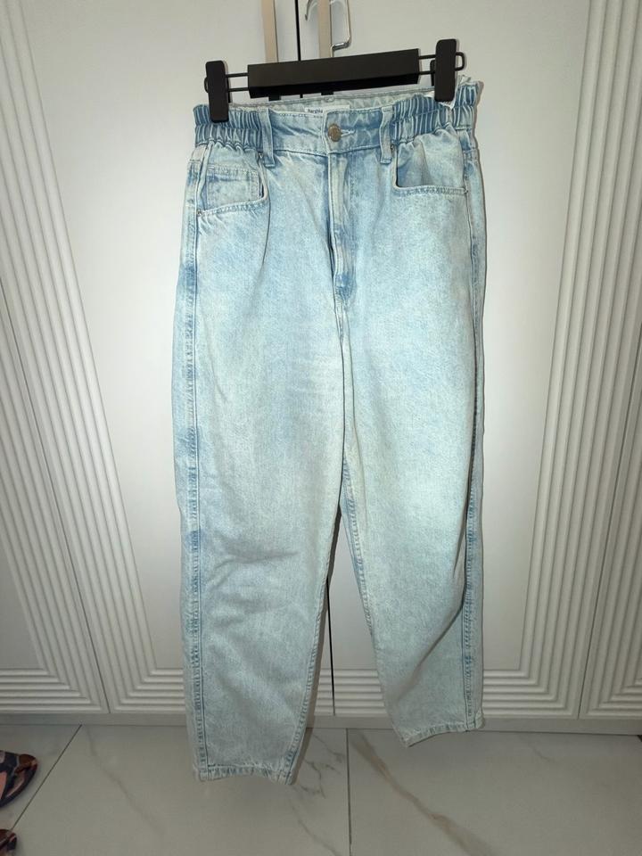 Джинсы Bershka
