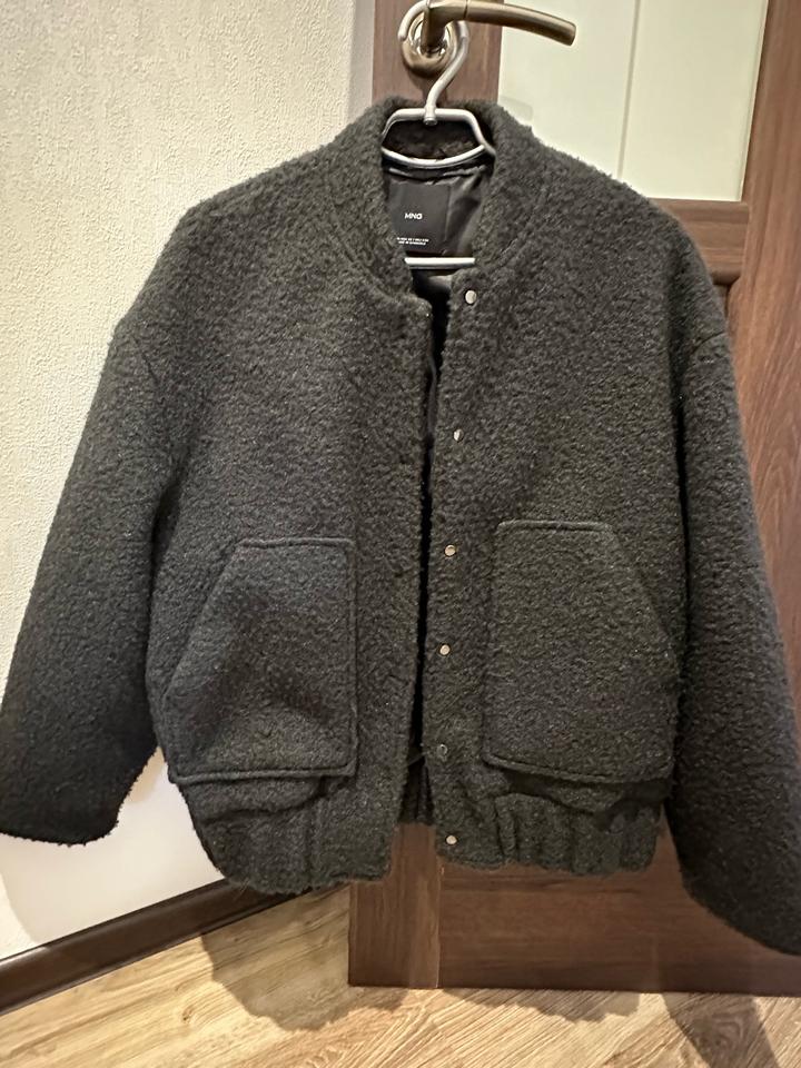 Женский бомбер Mango
