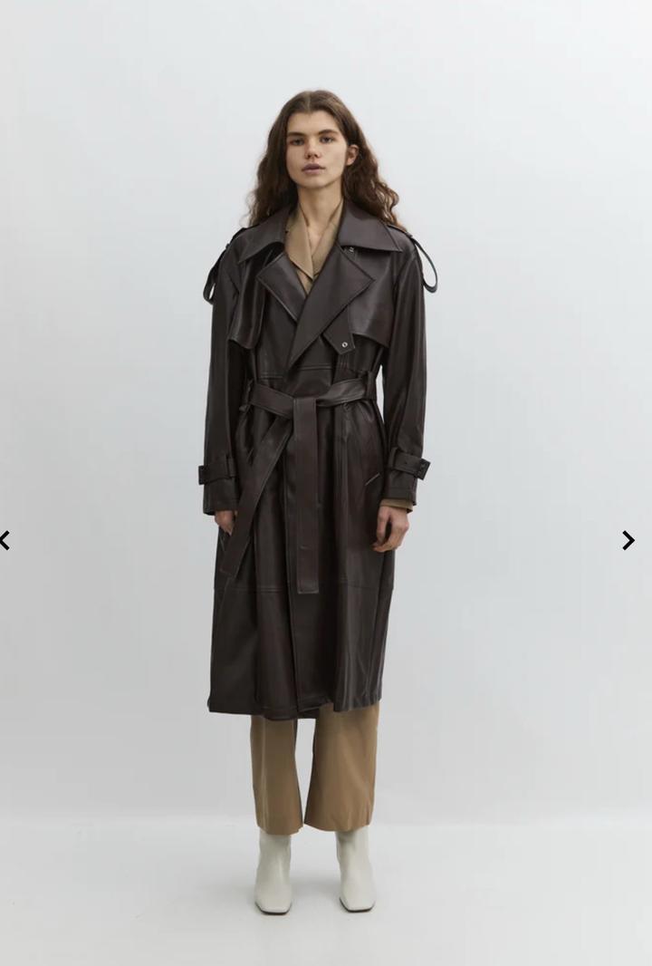 Low classic trench