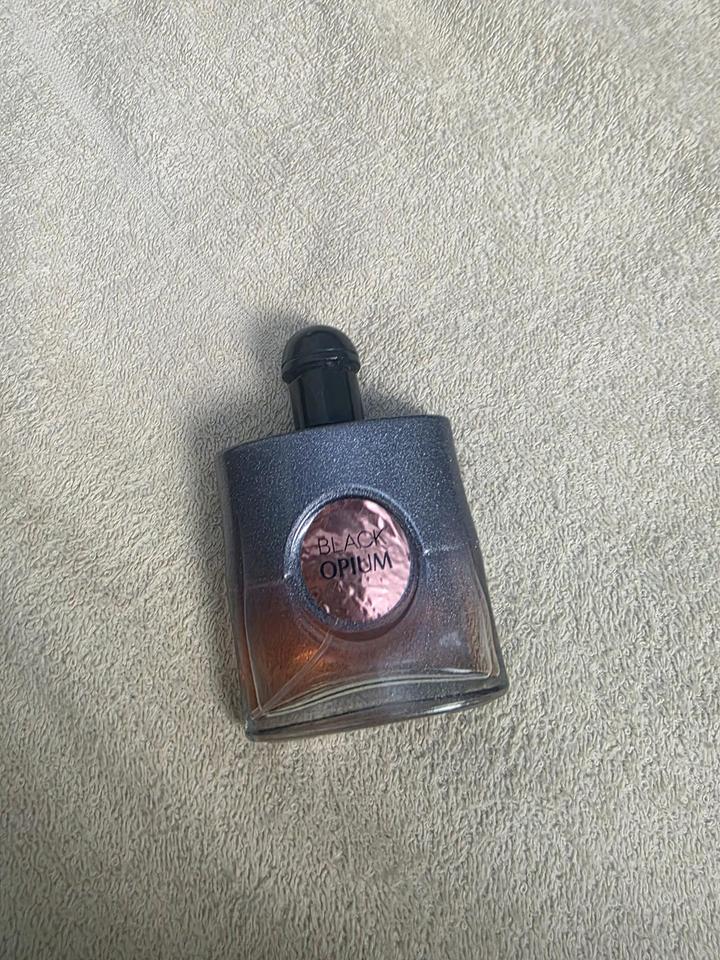 Yves Saint Laurent Black Opium Floral Shock, 30 мл снятый с производства