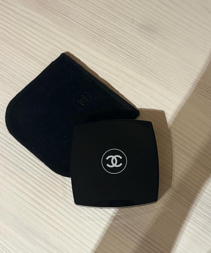 румяна Chanel Camelia Futurista