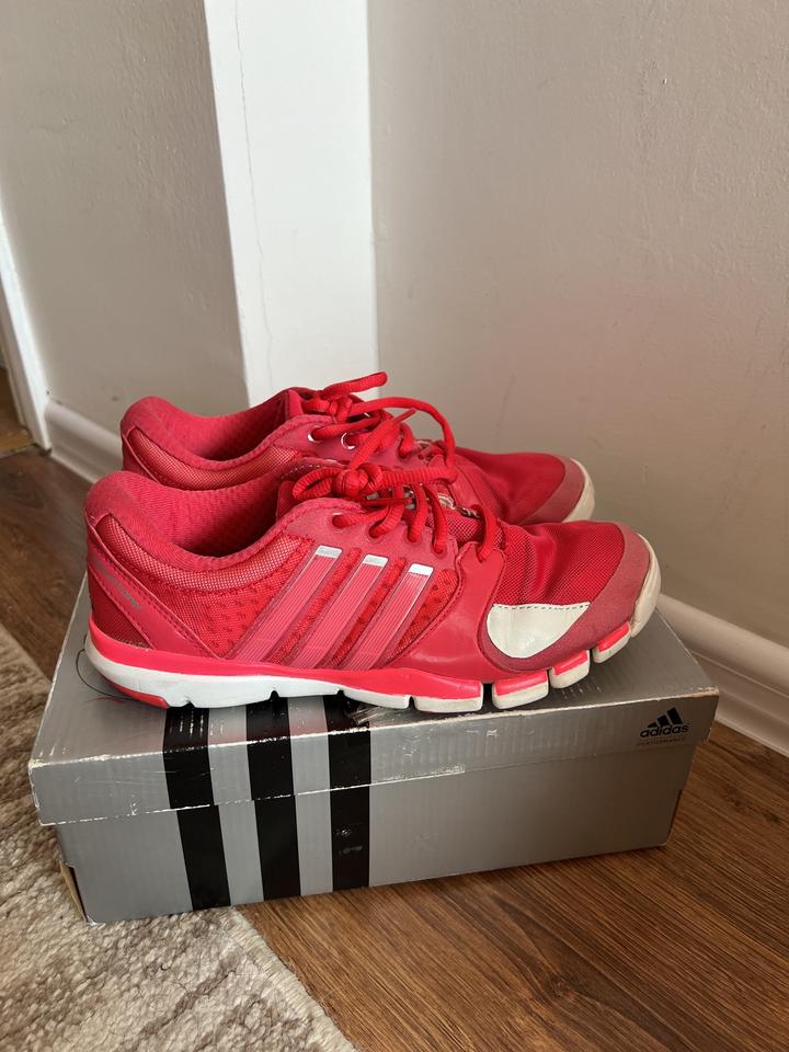 Кроссовки adidas