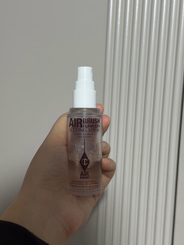 Спрей для фиксации макияжа Charlotte Tilbury Airbrush Flawless Setting Spray