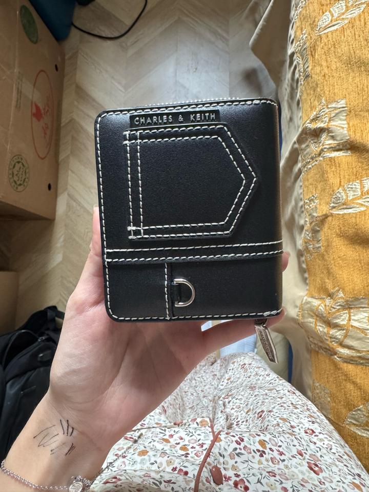 Кошелек Charles & Keith