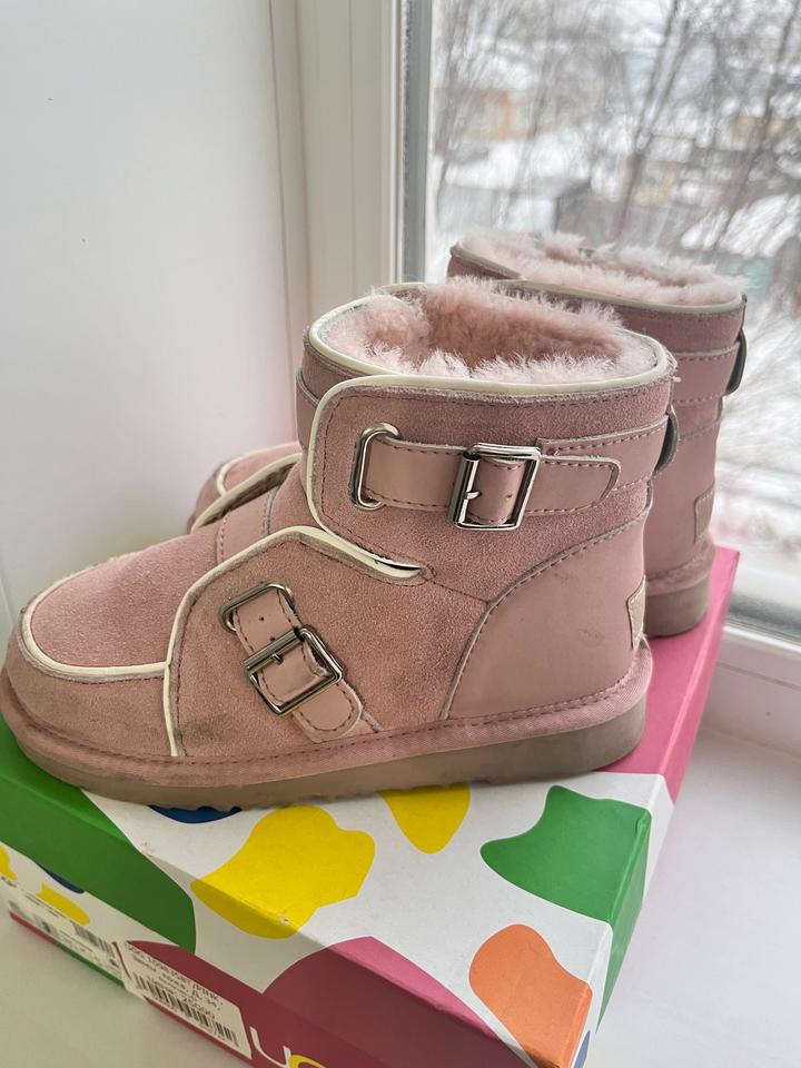 UGG