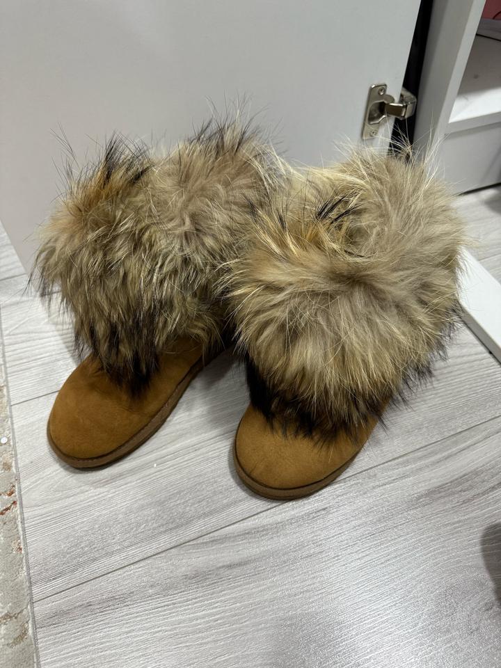 UGG
