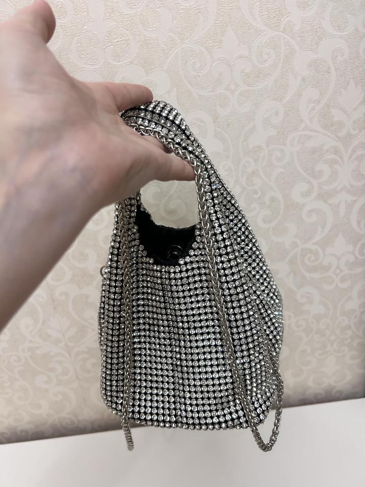Сумочка со стразами новая .