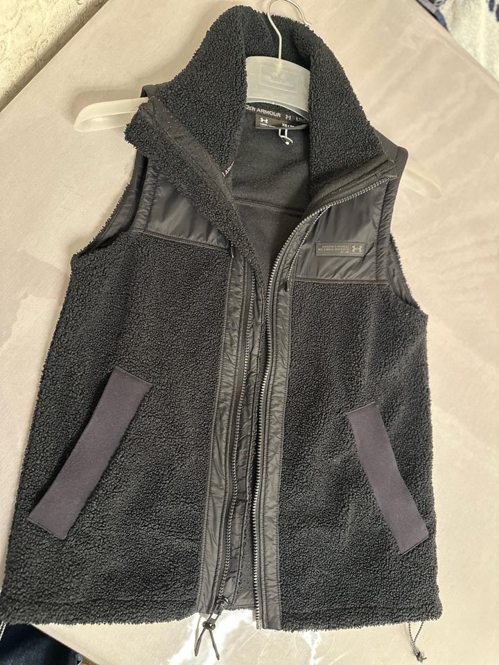 Жилет Under Armour xs