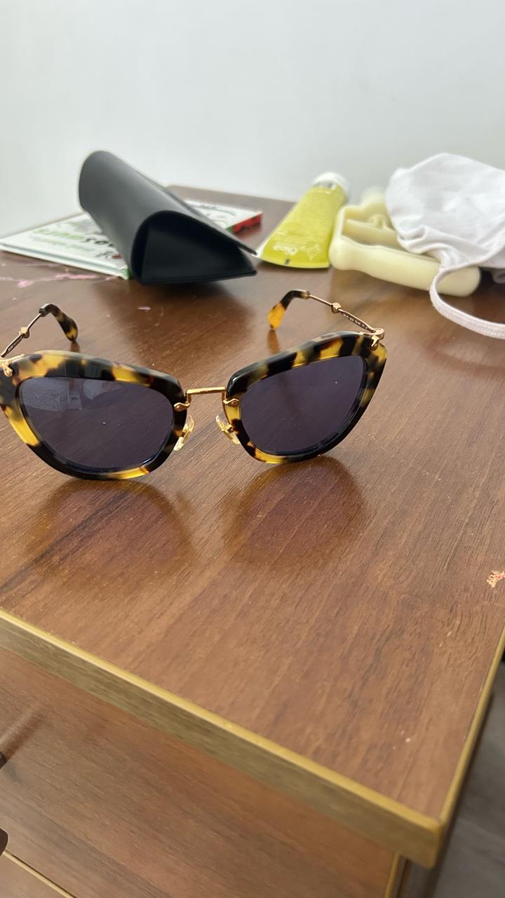 Солнцезащитные очки Miu Miu