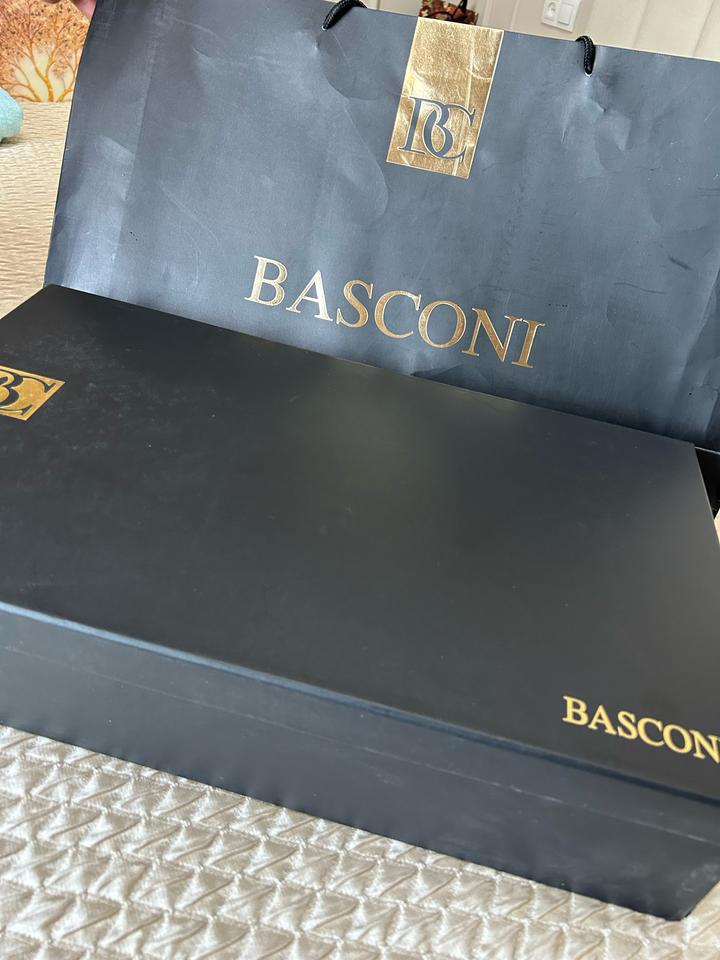 BASCONI новый Нат. кож. размері  40
