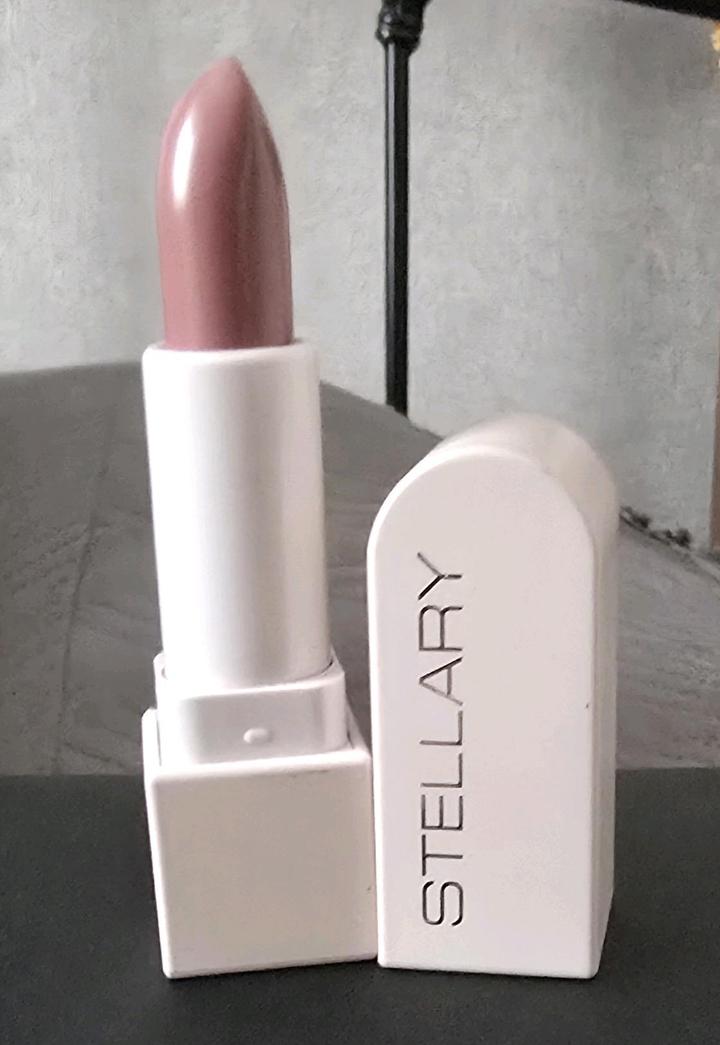 Стойкая помада Stellary