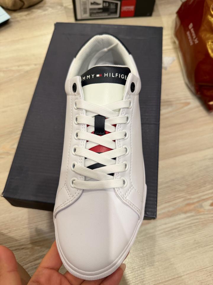 Tommy Hilfiger