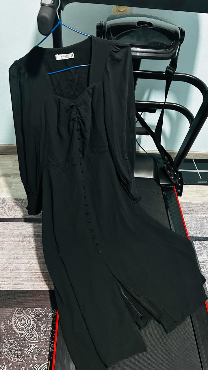 Черное платье миди MUST HAVE