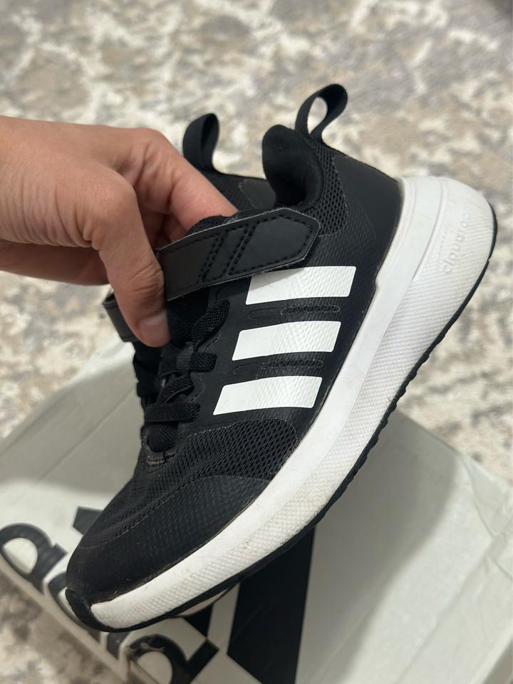 Кроссовки adidas