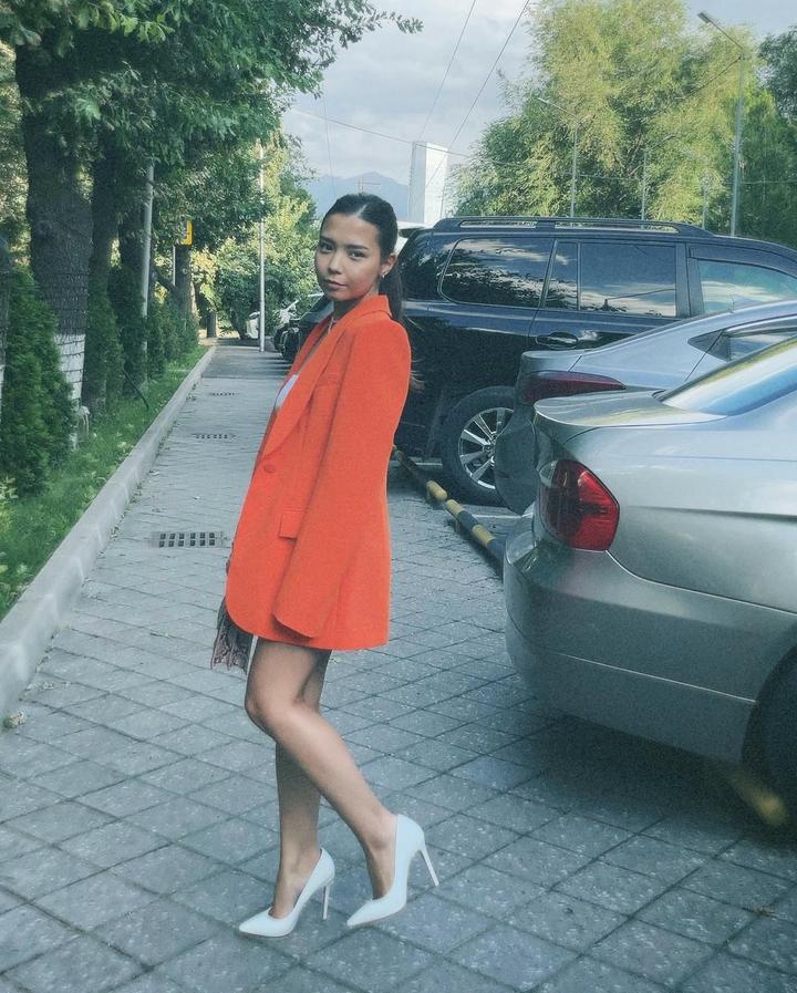 Удлиненный приталенный пиджак Zara