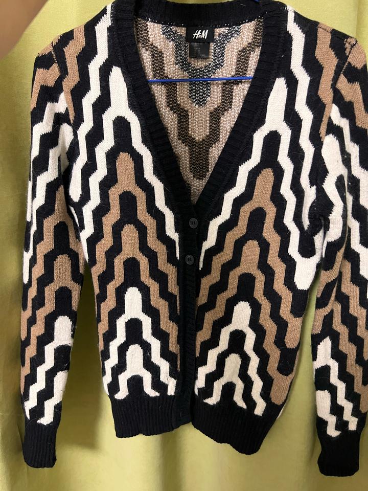 H&M кардиган с геометрическим принтом.