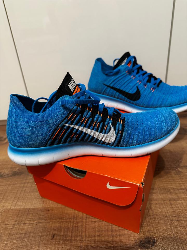 Беговые кроссовки Nike FreeRN Flyknit