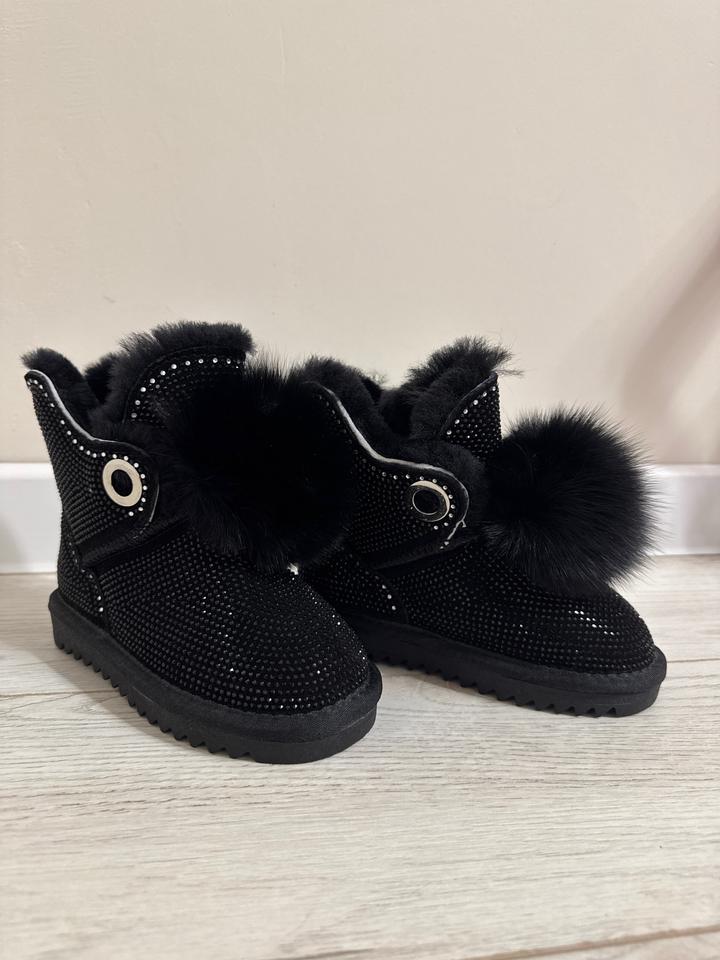 UGG