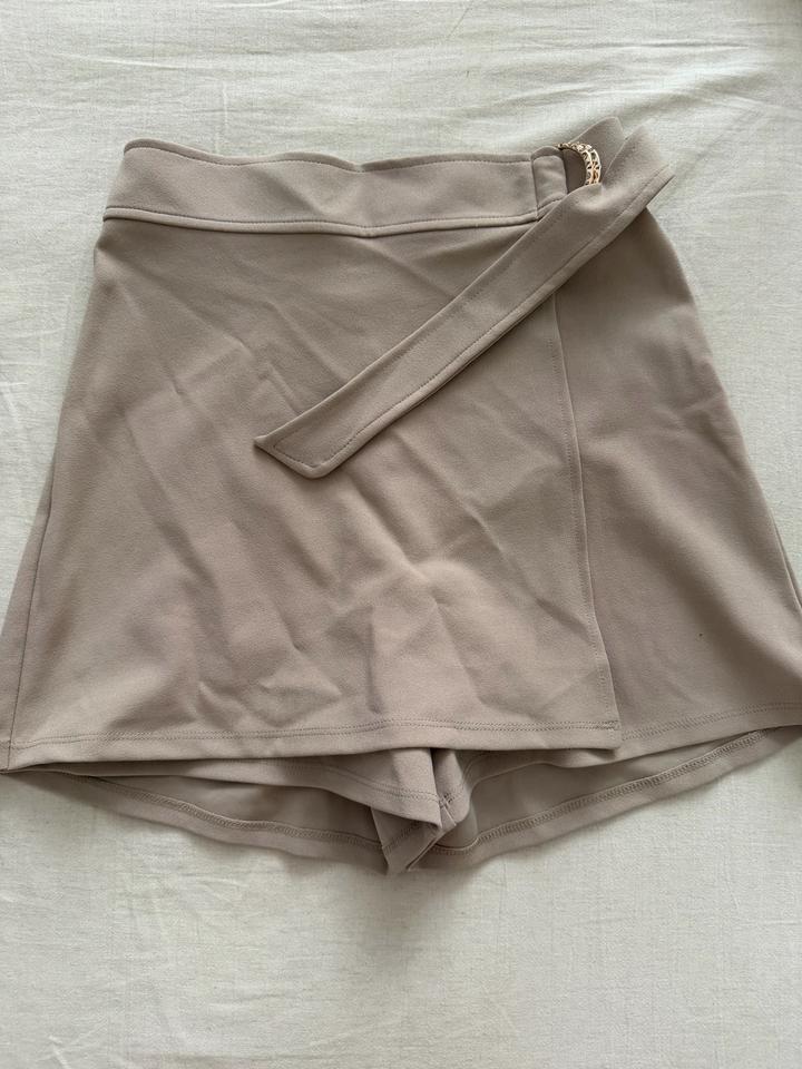 H&M Шорты-юбка с запахом