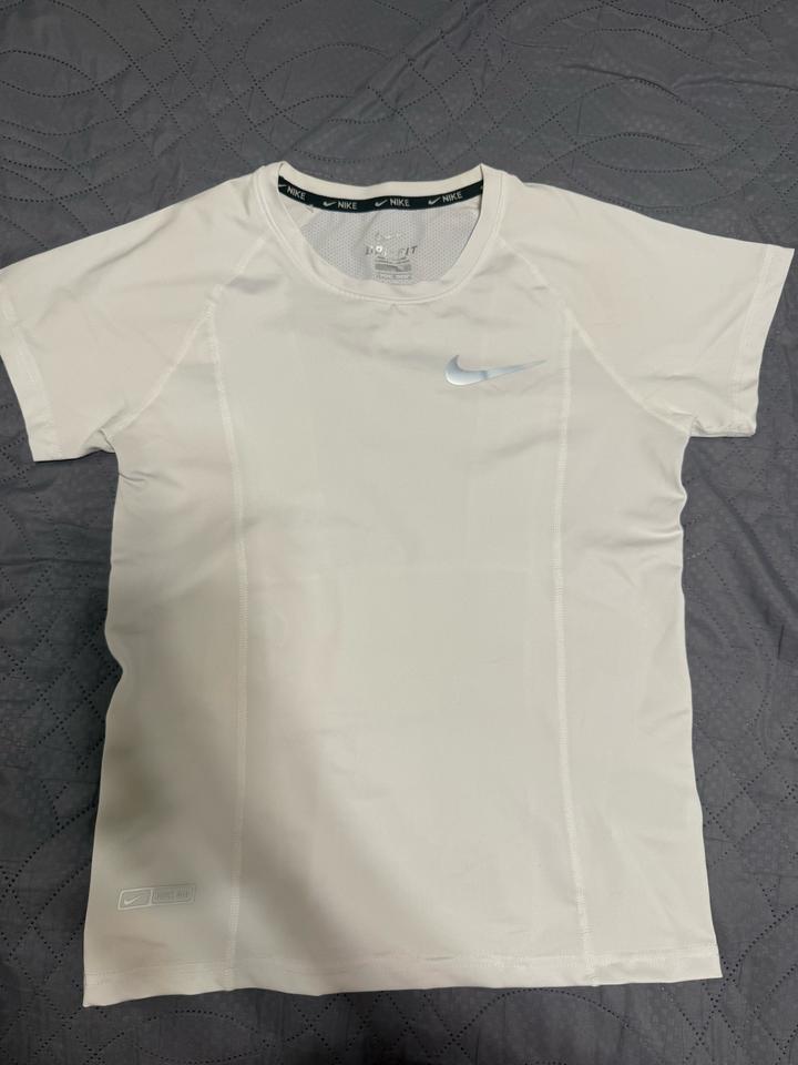Спортивная футболка Nike