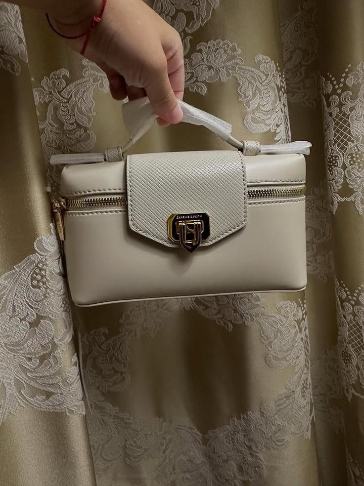 Сумка Charles & Keith