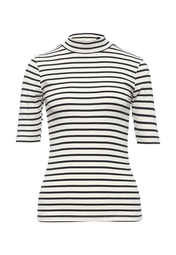 футболка от Uniqlo