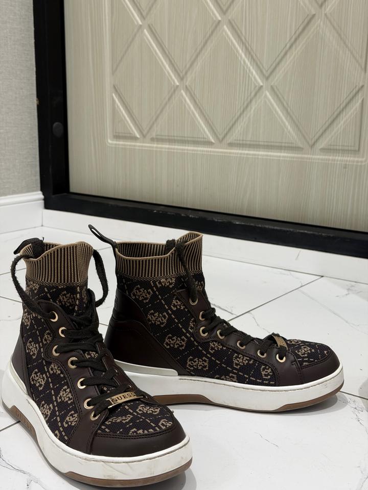 Высокие кроссовки Guess