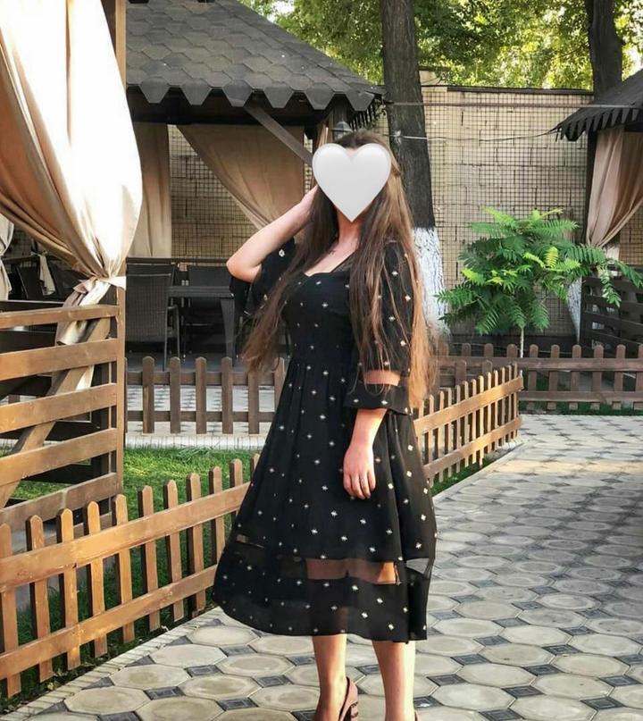 Черное платье в принт