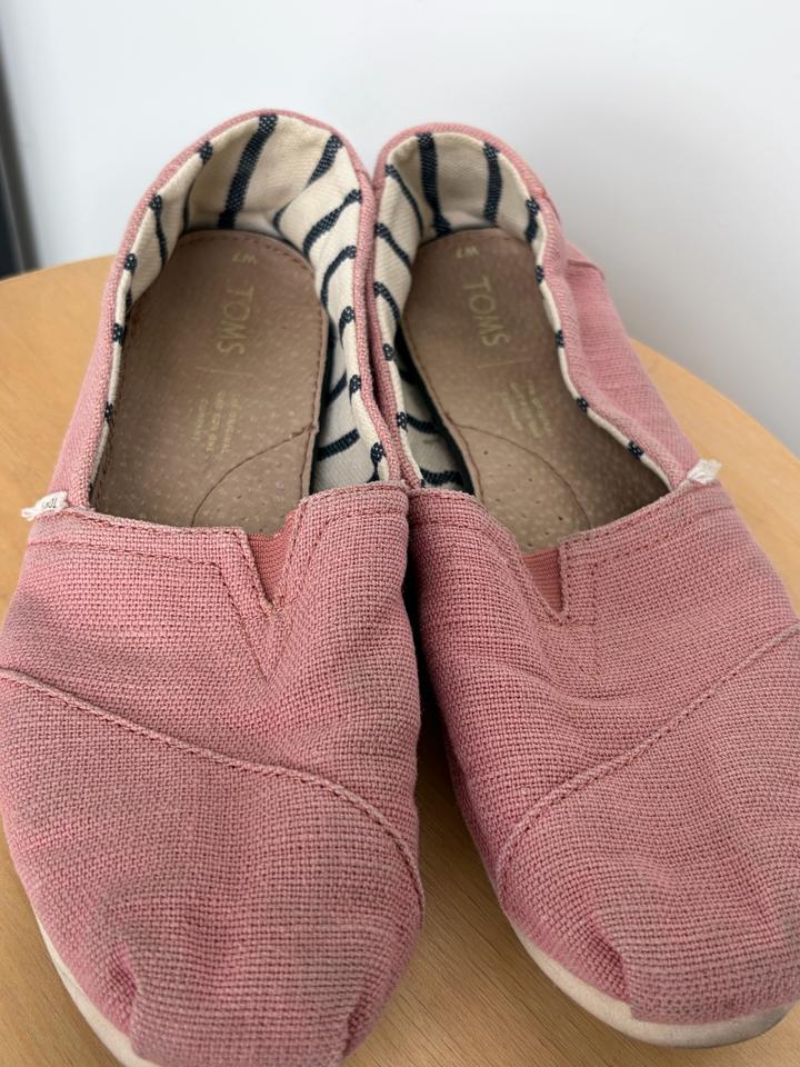 Toms