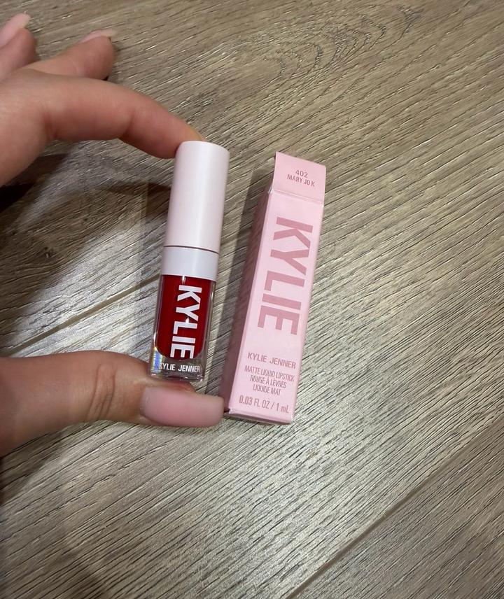 Kylie Cosmetics KYLIE матовая помада 402 Mary Jo K оригинал из 🇺🇸