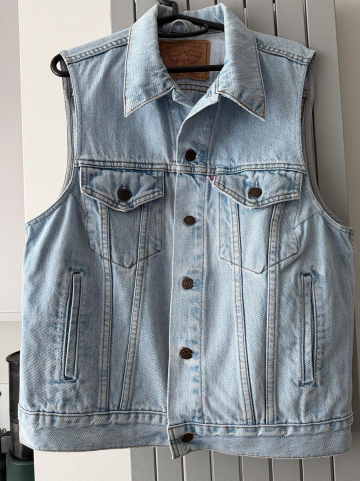 Levi's