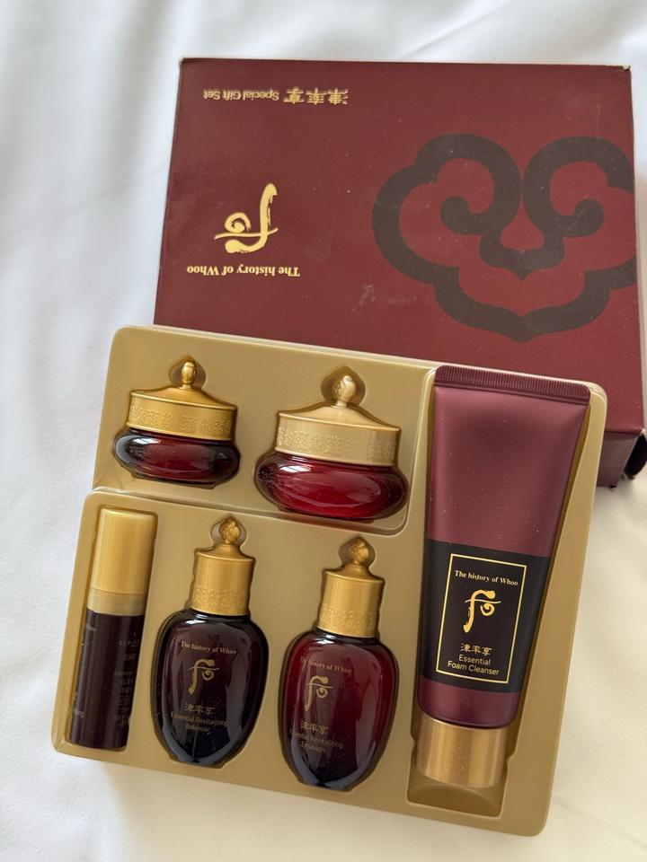 WHO.A.U Набор косметики The history of Whoo Jinyulhyang Special Gift Set