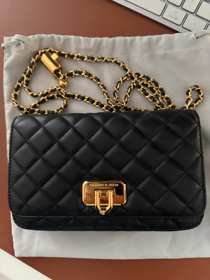 Сумка Charles & Keith