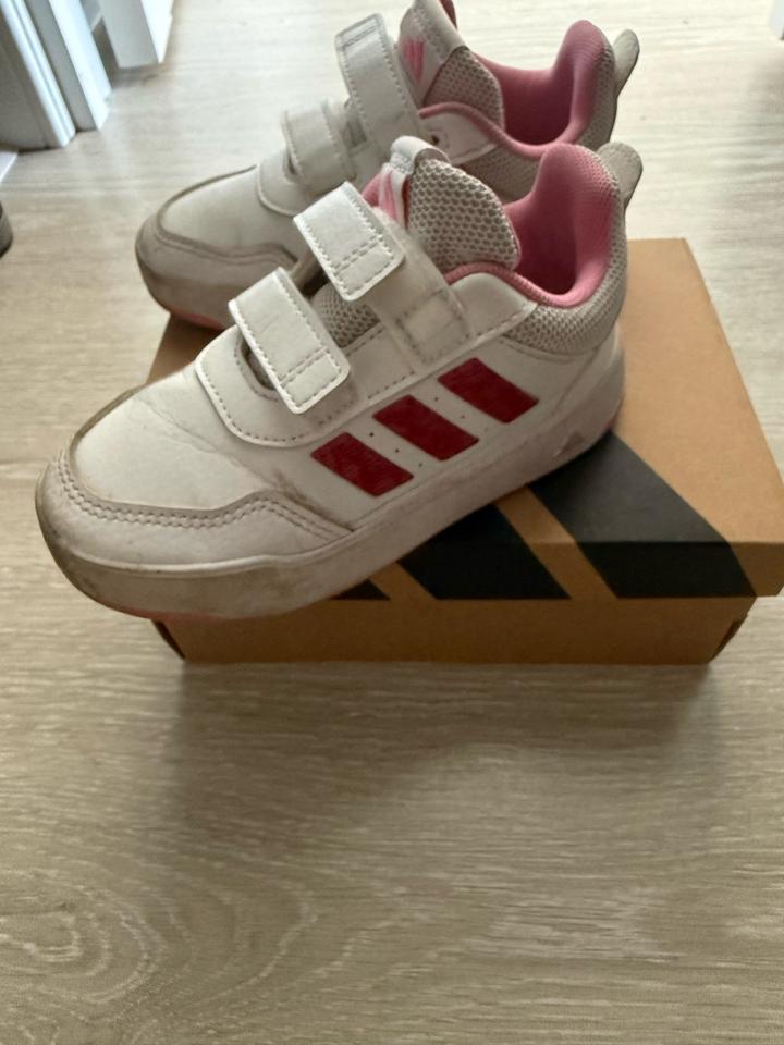 Кроссовки adidas