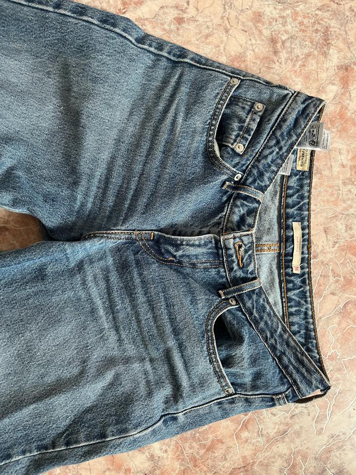 Джинсы Levi's