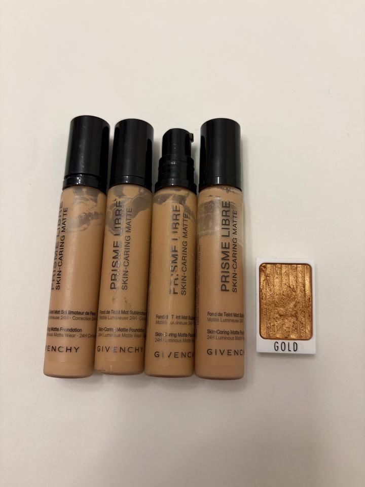 Givenchy Skin-Caring Matte Foundation4 оттенка (указаны на фото)
