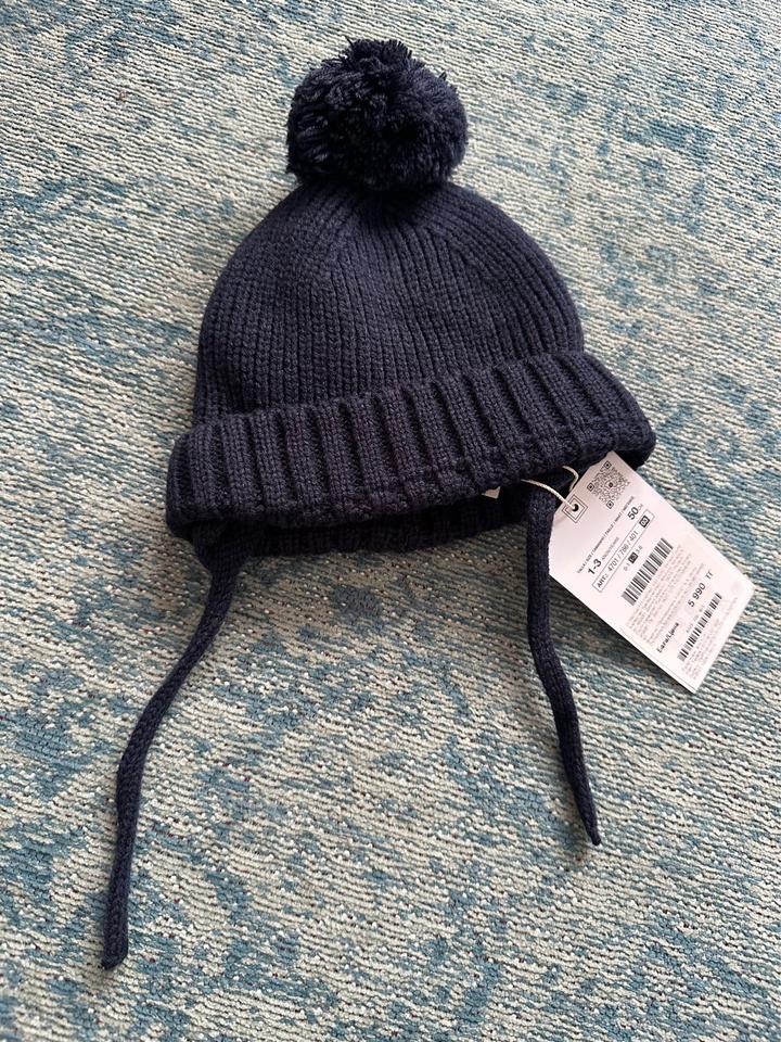 Шапка Zara с помпоном