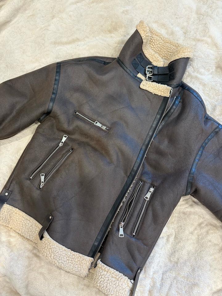 Zara Зимняя дубленка коричневая