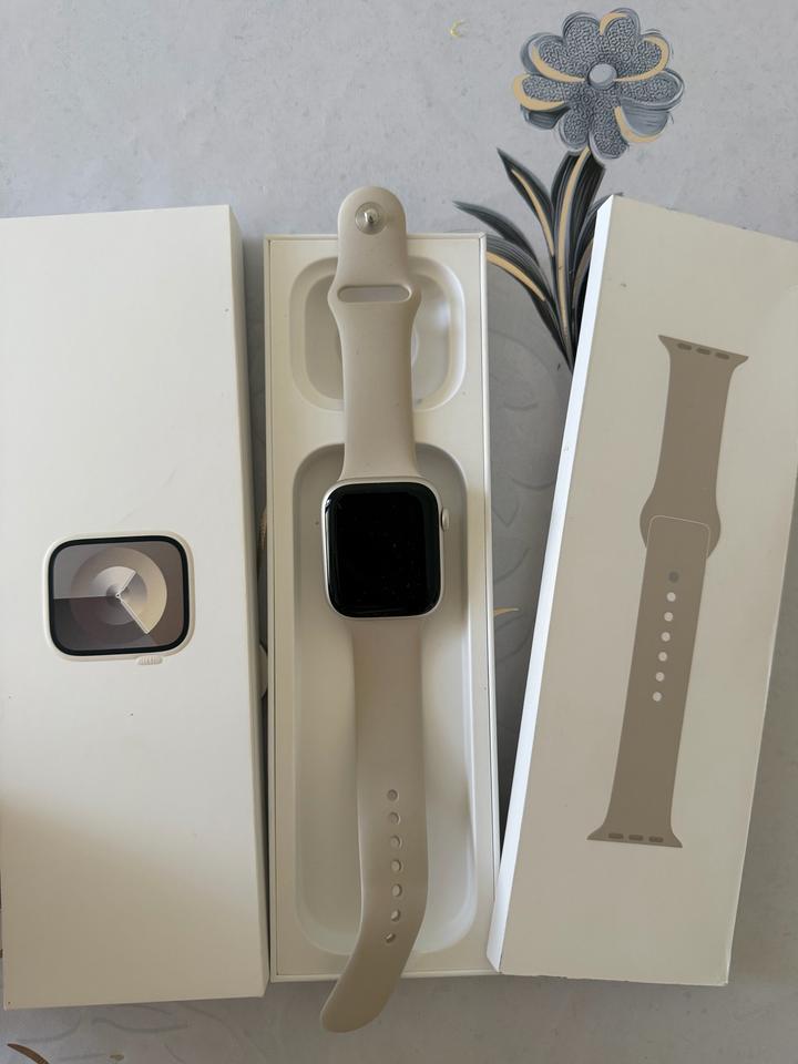 Apple Watch series 9 Starlight aluminium case 45MM