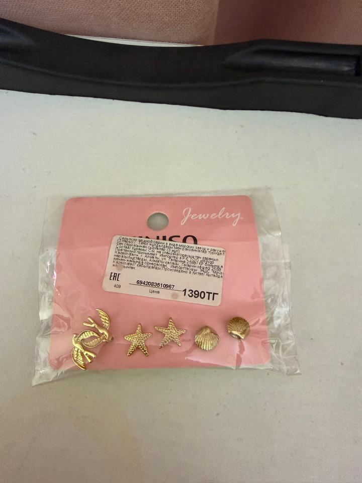 Набор сережек MINISO
