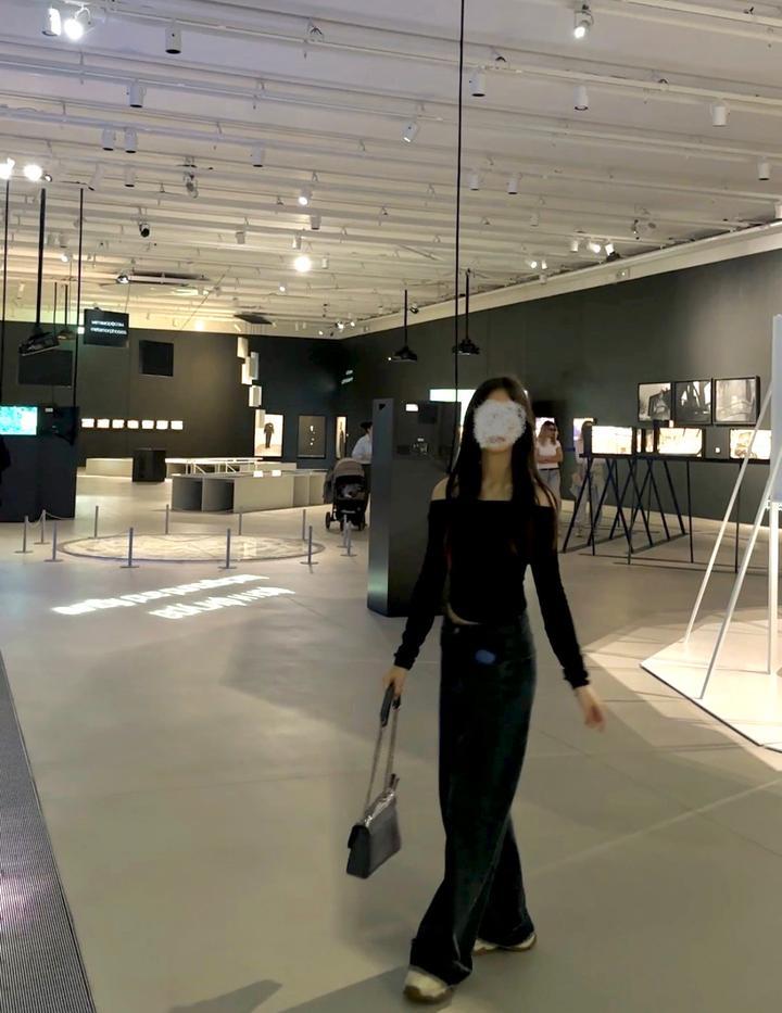 H&M Черный лонгслив с открытыми плечами