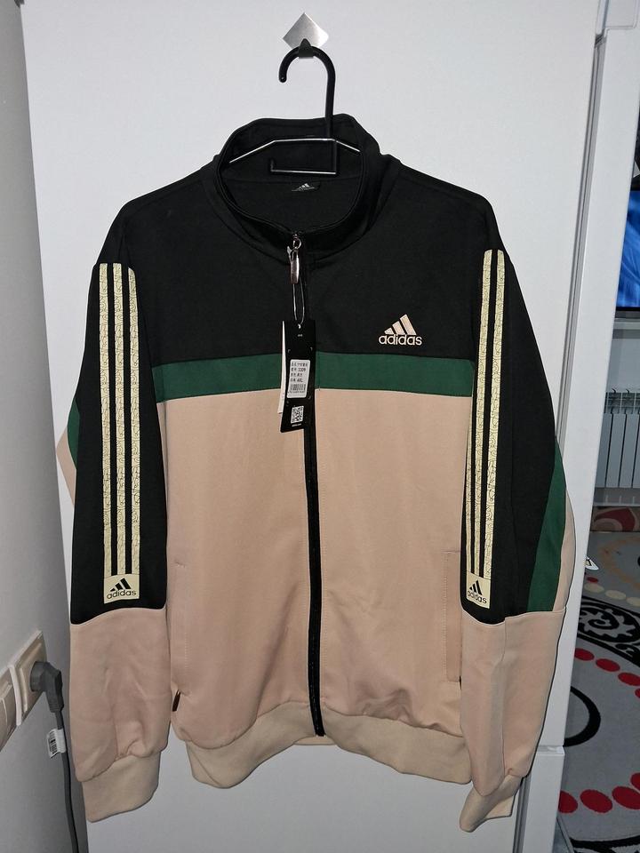 Продам спортивный костюм